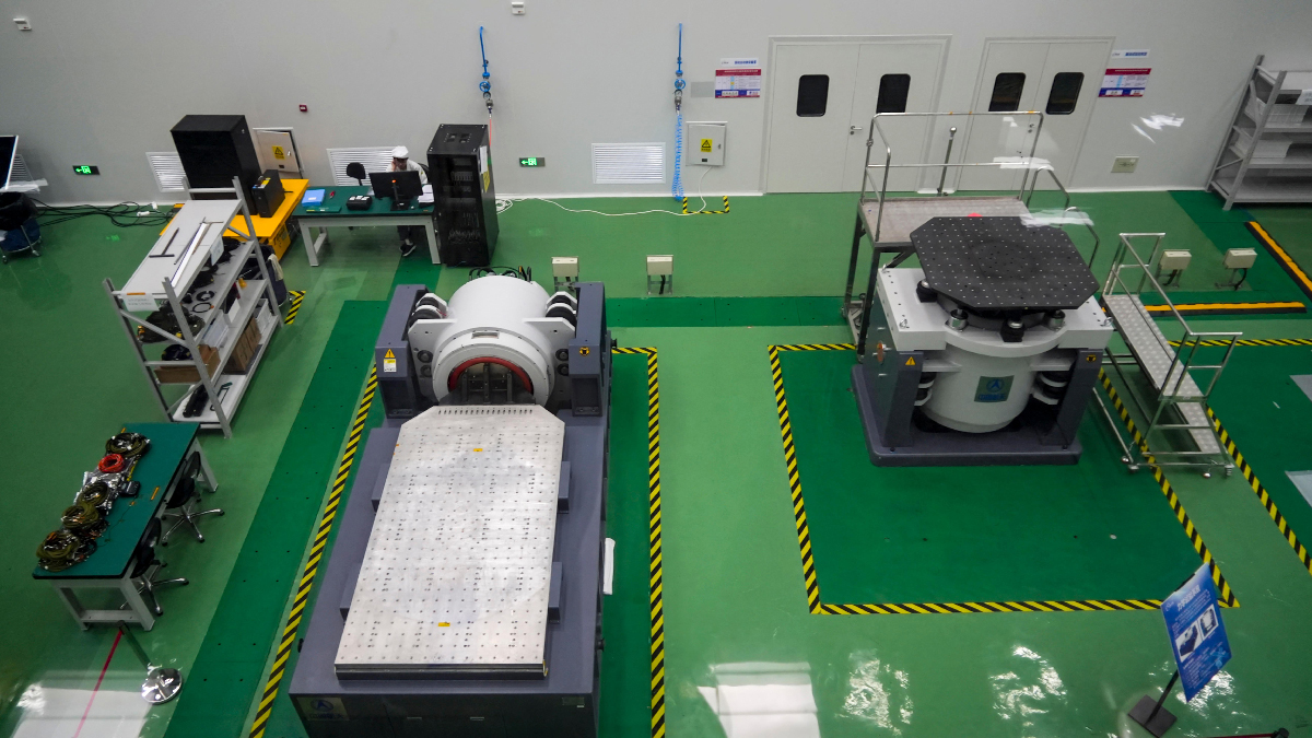 探访河南省卫星制造工厂